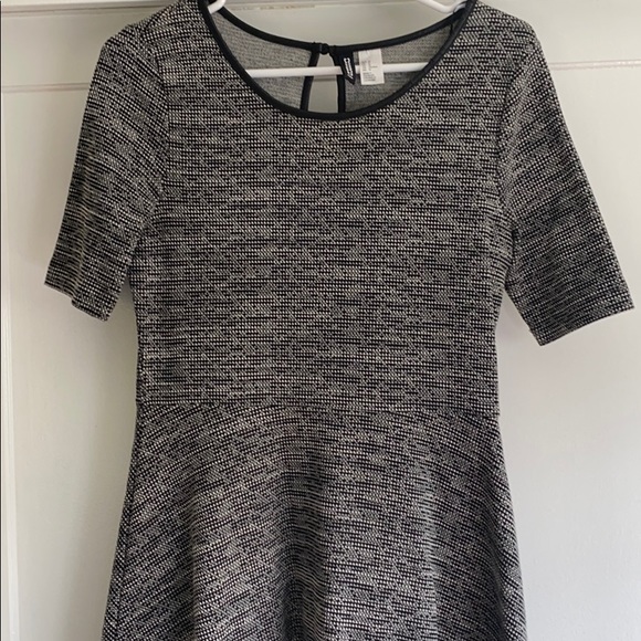 Divided H&M black & white dress - Picture 4 of 8